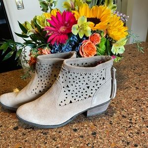 Minnetonka Leather Booties